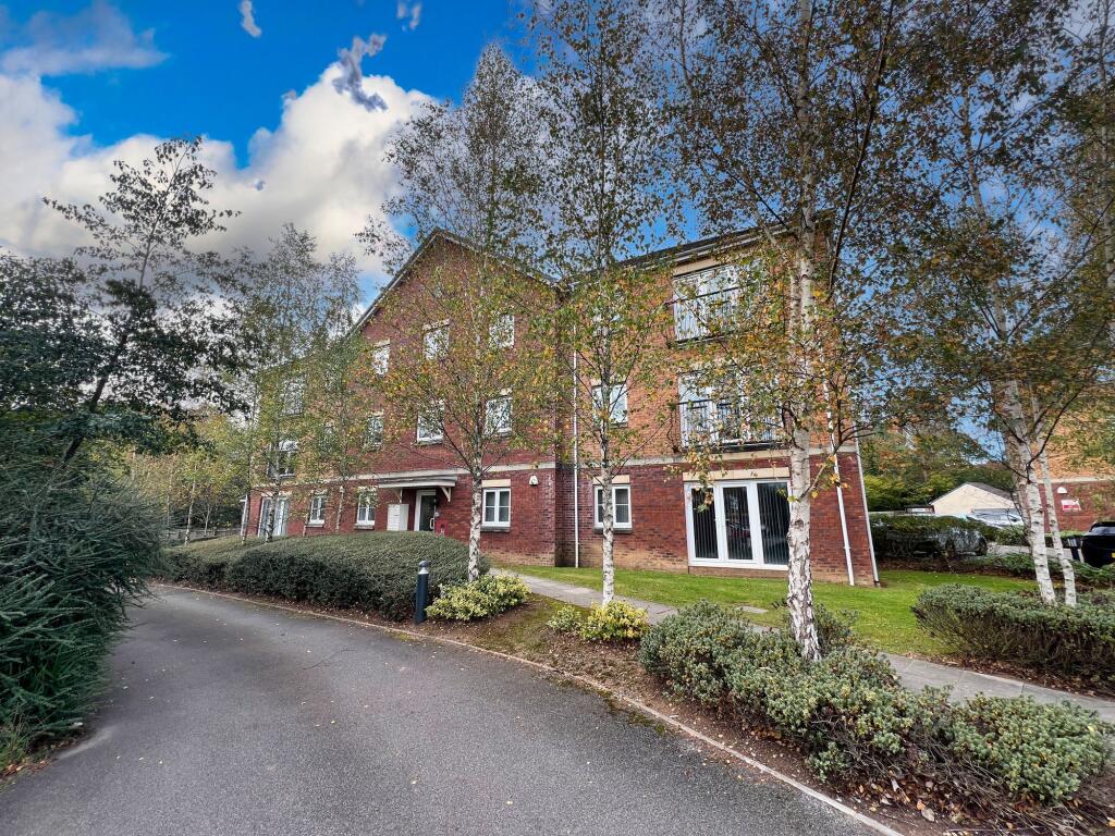 2-bed flat on Meadow Way, Tyla Garw, CF72, £149,950