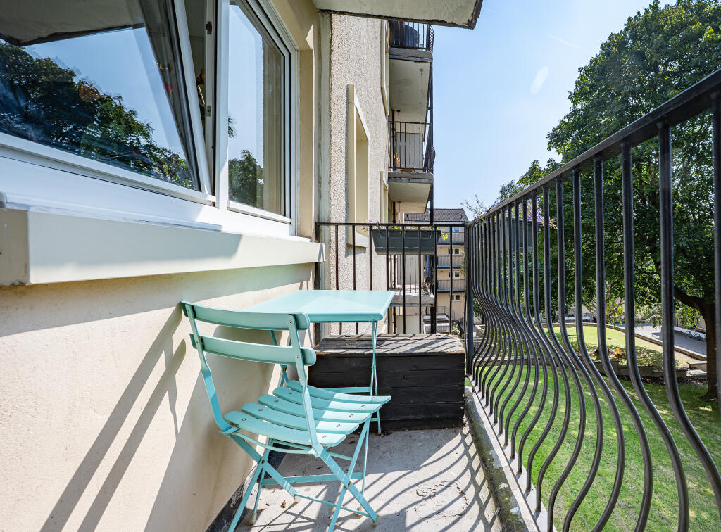 Apartment in Glasgow, Calton - View 5