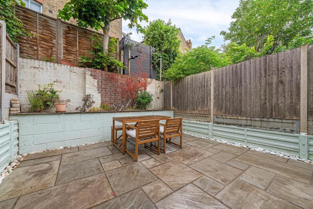 Apartment in London - View 2