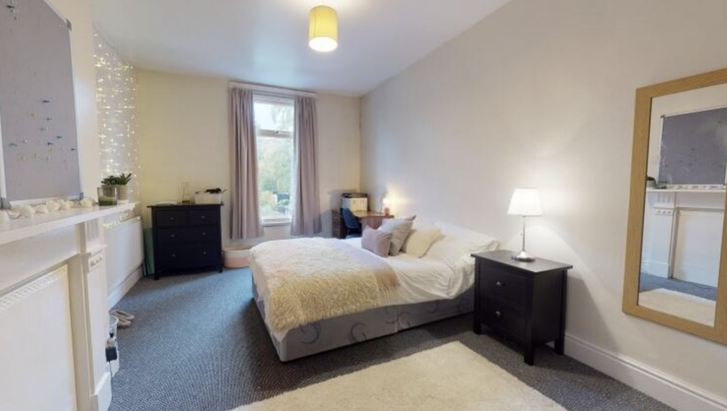 House in Leeds, Hyde Park - View 2