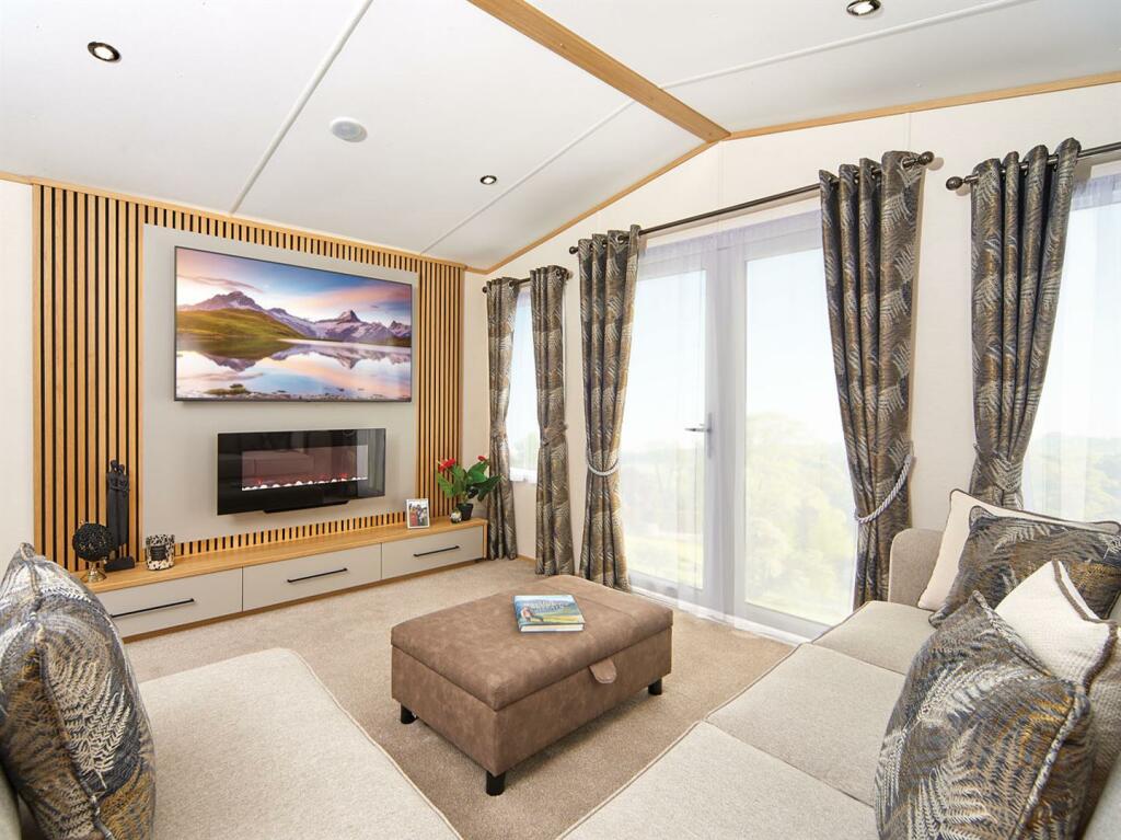 2-bed caravan on Ashbourne Heights Park, Highfields Farm, Ashbourne, £101,995
