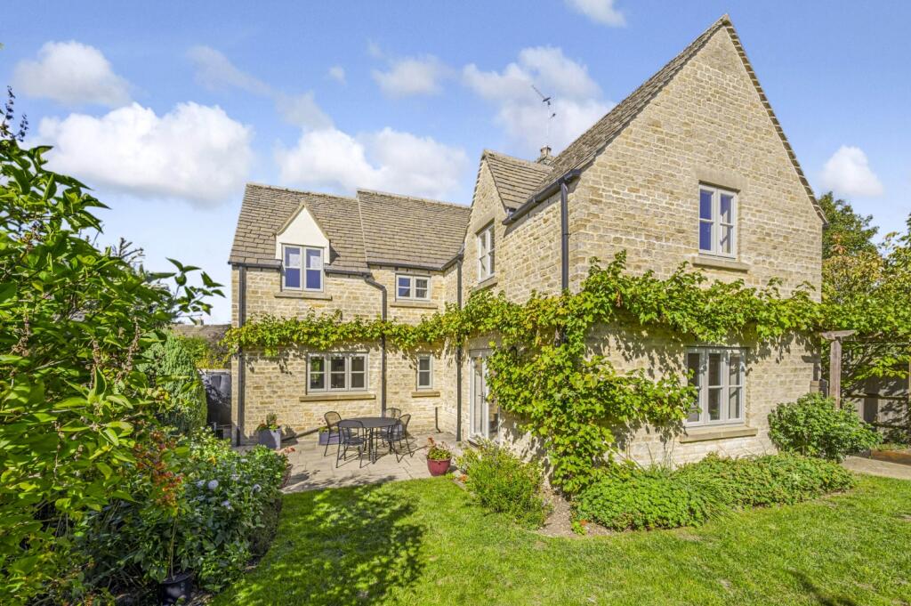 House in Gloucester - View 2