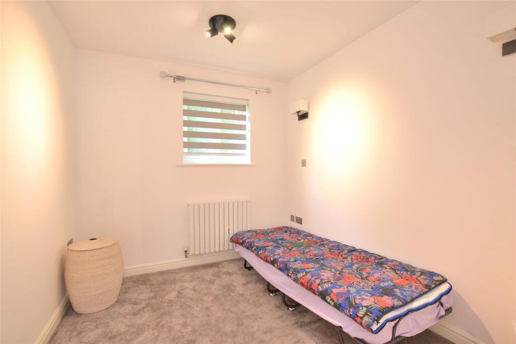Heaton Court, 14 Denham Road, LONDON, N20 photo 4