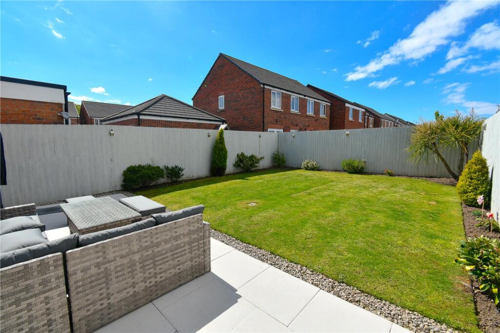 Pool Lane, Bromborough Pool, Wirral photo 4