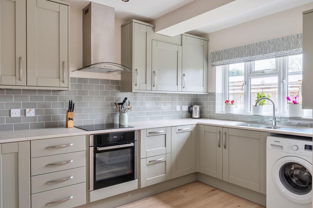 Overdale, Ashtead, KT21 photo 4