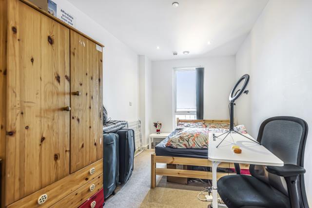Apartment in Slough - More