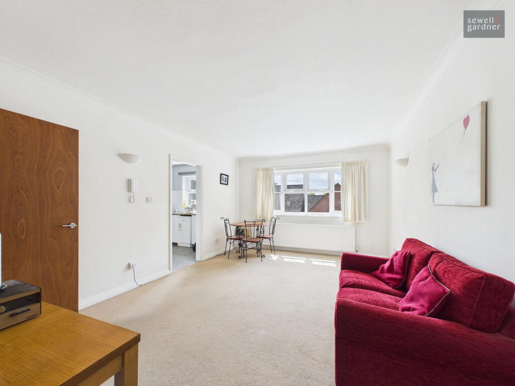 Langdale Lodge, Rickmansworth - View 6