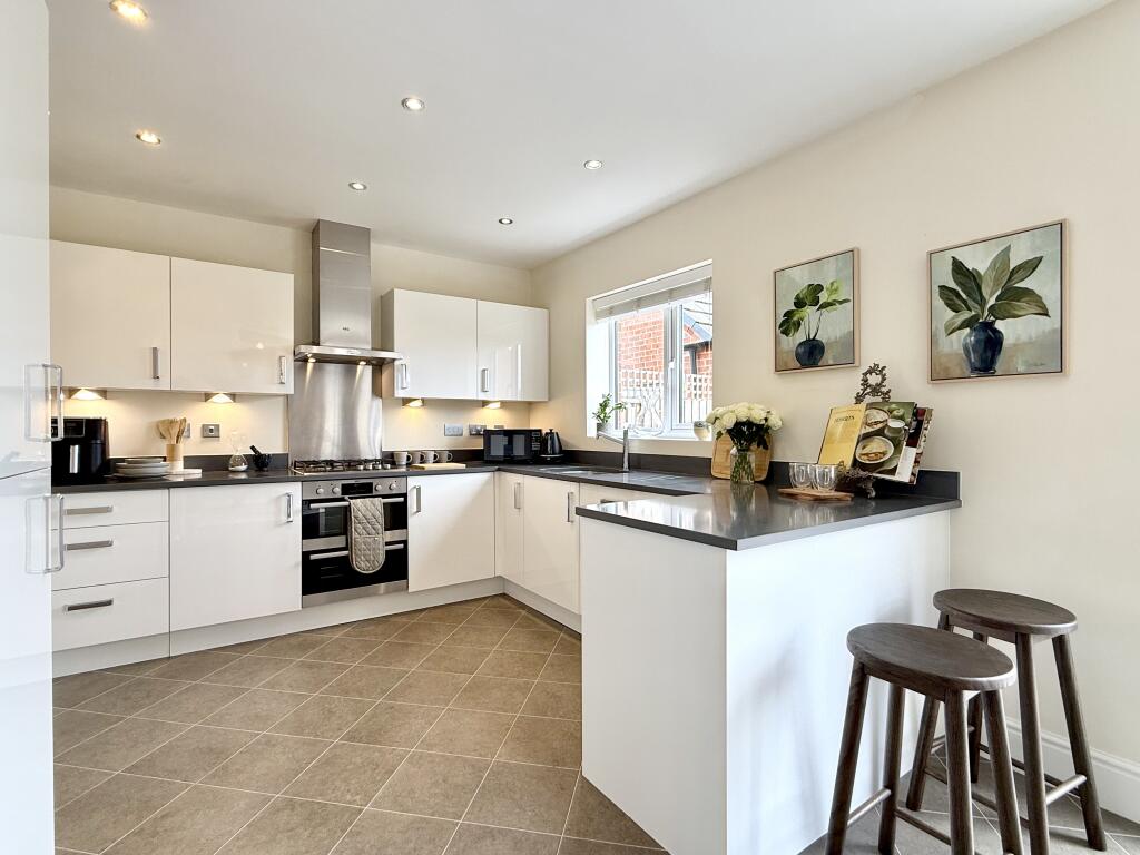 House in Stratford-on-Avon, Stratford-upon-Avon - View 4