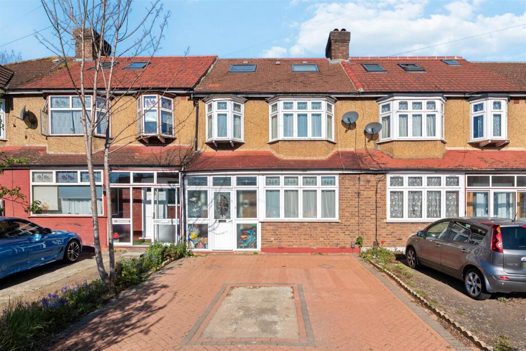 Main image of property: Links Avenue, Morden
