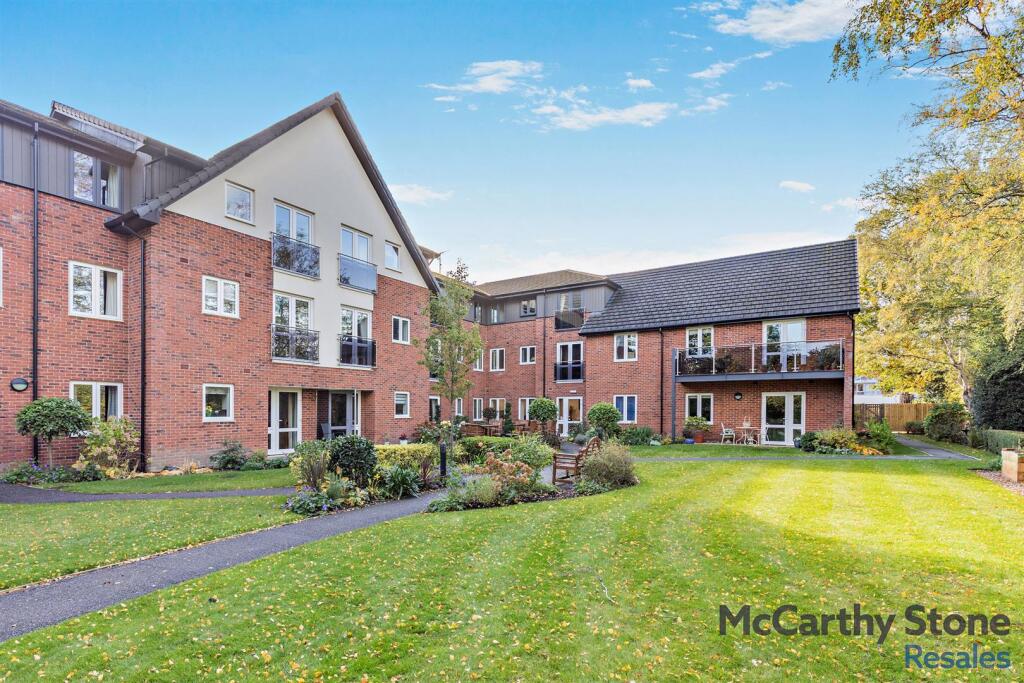 1-bed flat on Bradburns Lane, Hartford, Northwich, £250,000