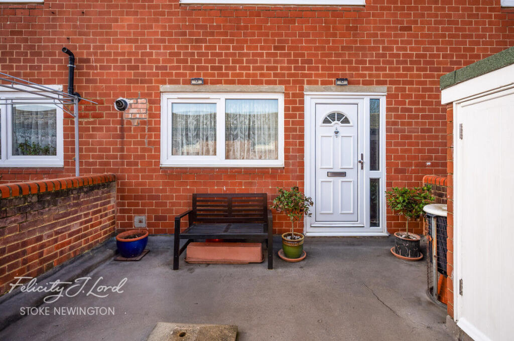 Main image of property: Approach Close, London N16