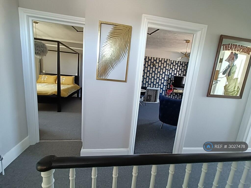 Apartment in Eastbourne, East Sussex - View 4