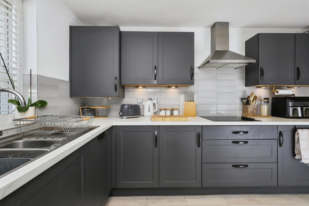 Coniston Avenue, Eastbourne - More