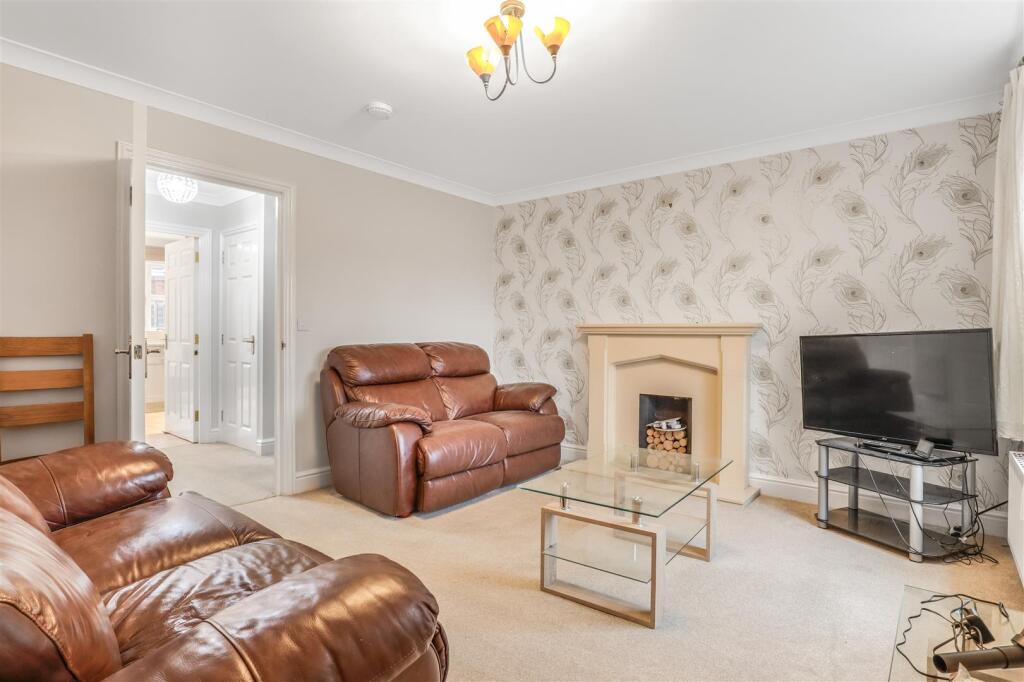 House in Warwick, Kenilworth - View 2