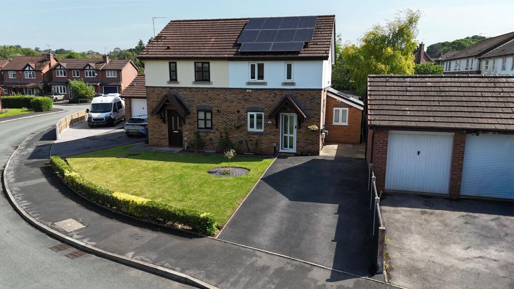 3-bed semi-detached on Simeon Way, Stone, ST15, £295,000