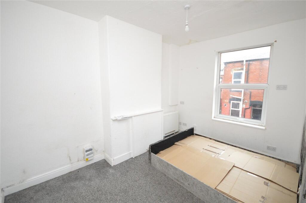 Upper Woodview Place, Leeds, West Yorkshire photo 4