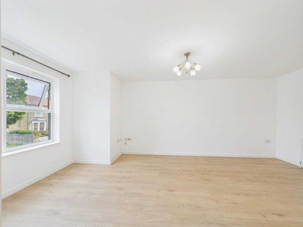 Apartment in Enfield - View 4