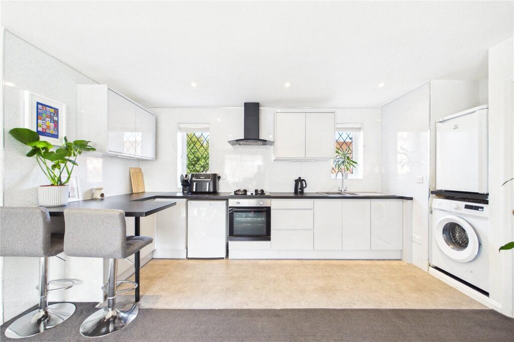 Apartment in Berkshire, Holybrook - View 2