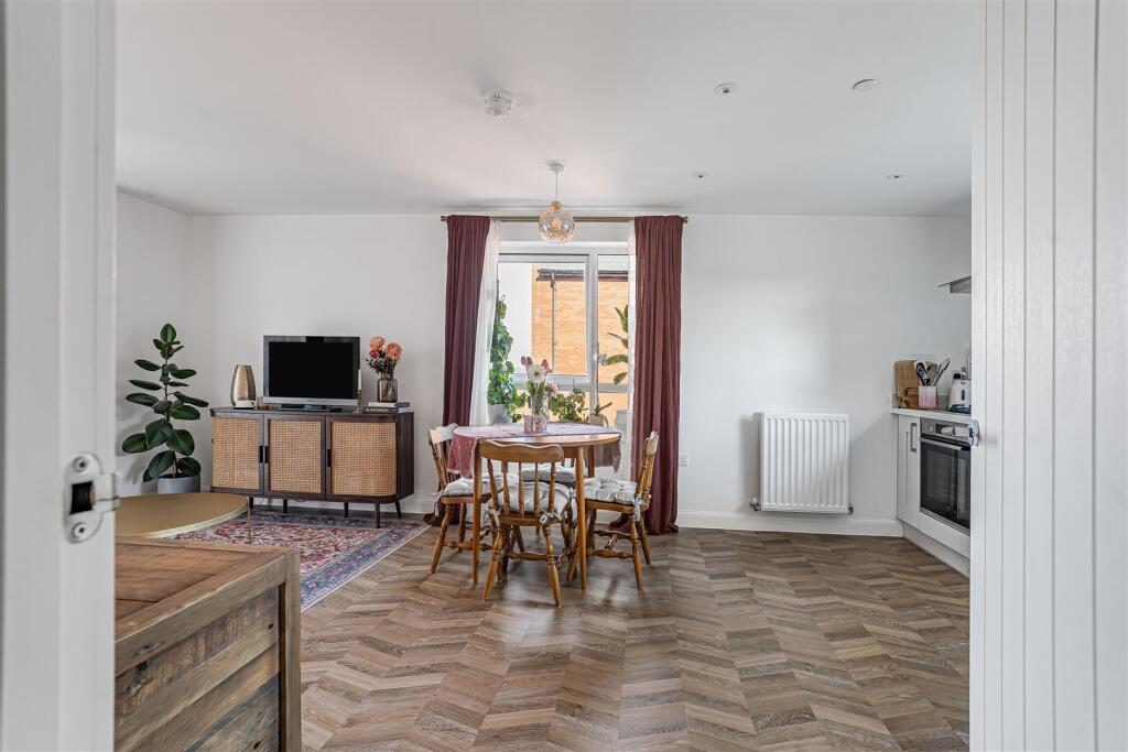 Apartment in Exeter - More