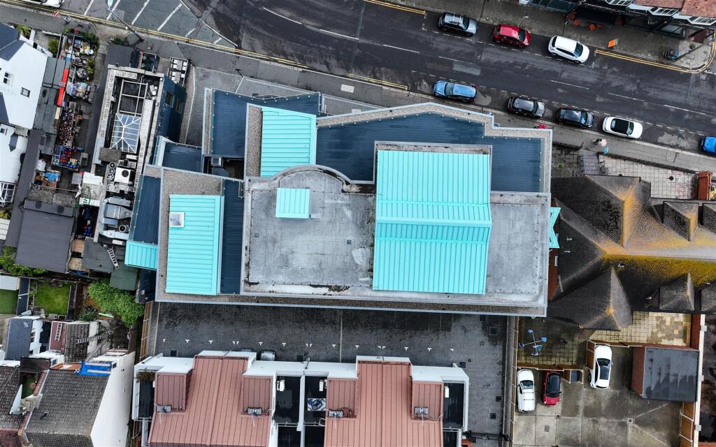 Apartment in Southend-on-Sea - More