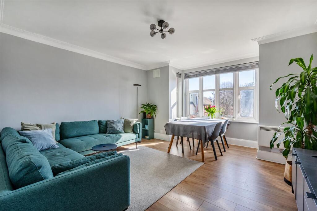Apartment in Hove, Brighton and Hove - View 2