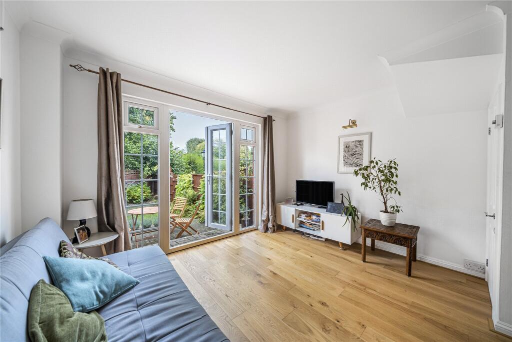 Belgrave Close, Walton-On-Thames, KT12 photo 2