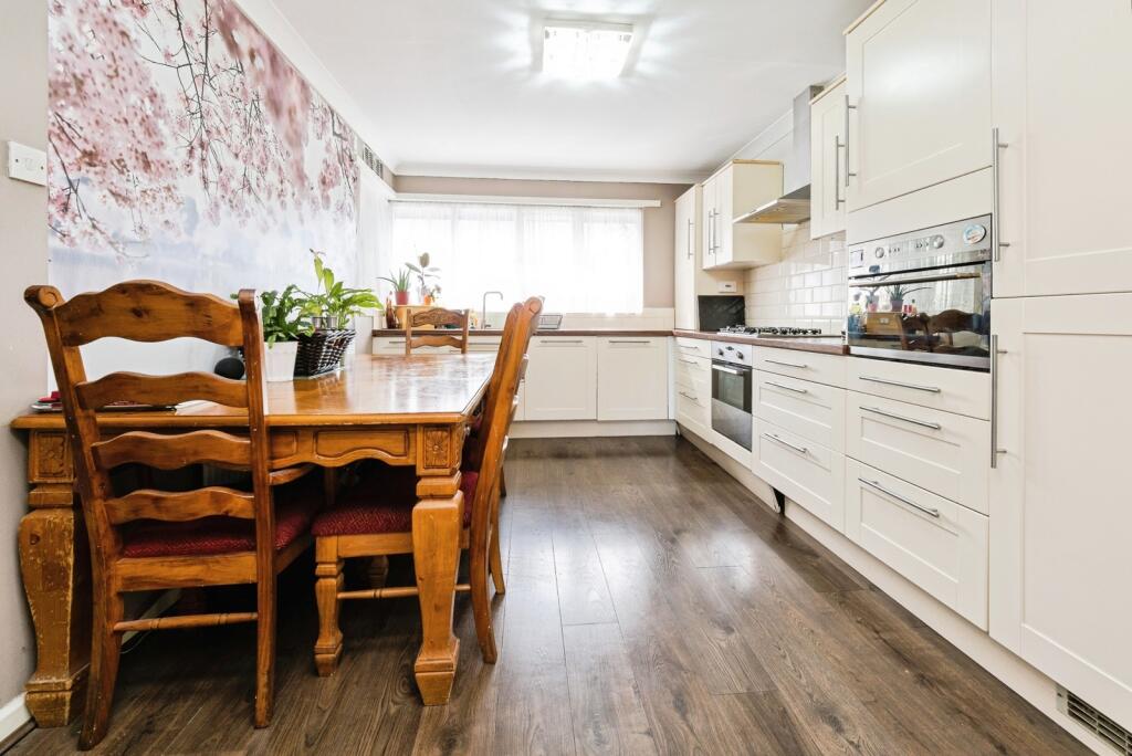 Alison Close, Beckton, London, E6 photo 4