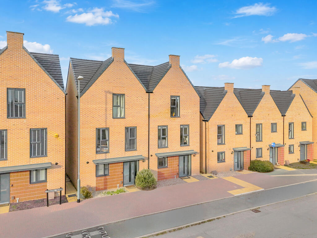 3-bed semi-detached on Stirling Road, Northstowe, £385,000