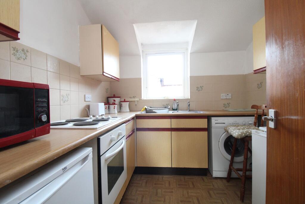 Pebble Court, Goodrington, Paignton photo 3