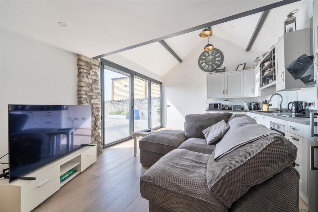 House in Patchway, Olveston - View 2