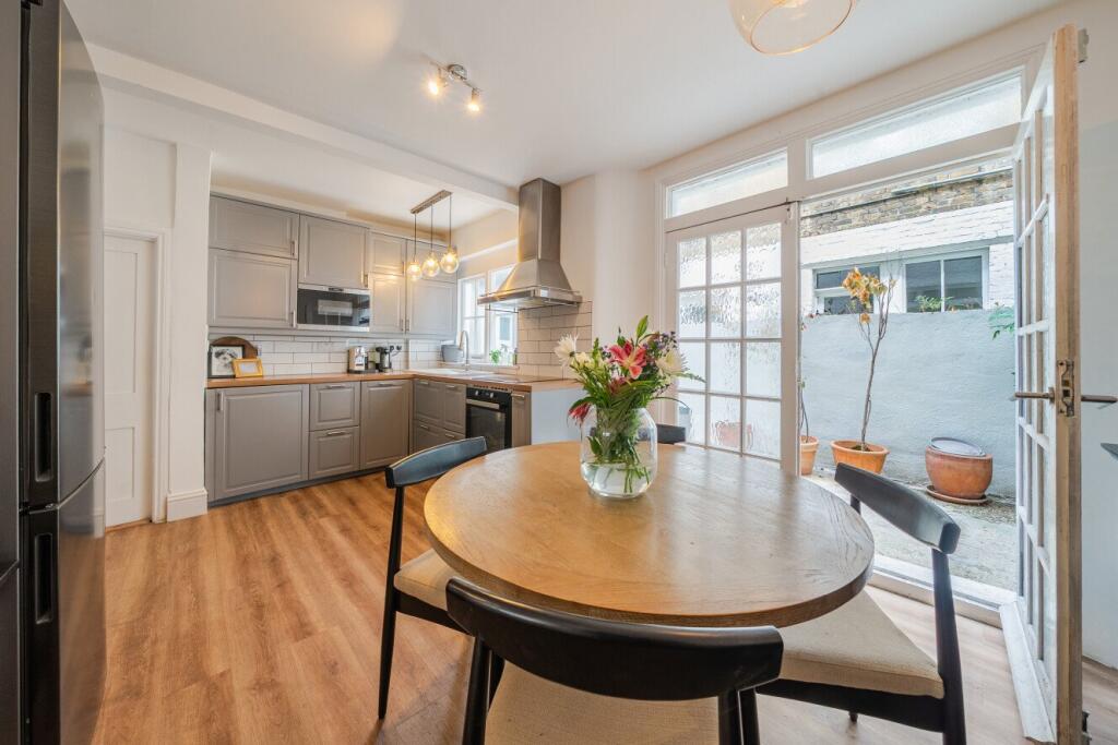 Apartment in London - More