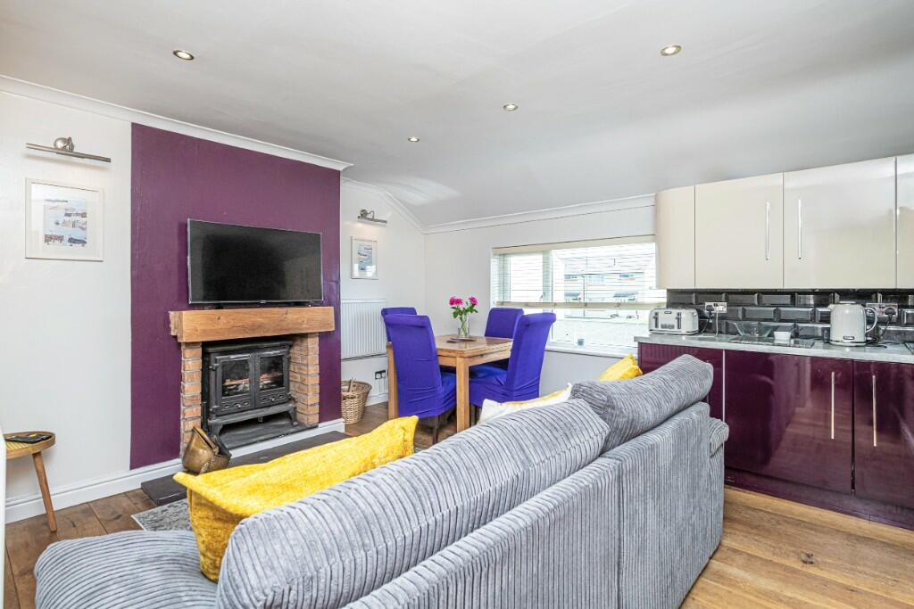 6 Trem Y Mor, Rhosneigr, LL64 photo 4