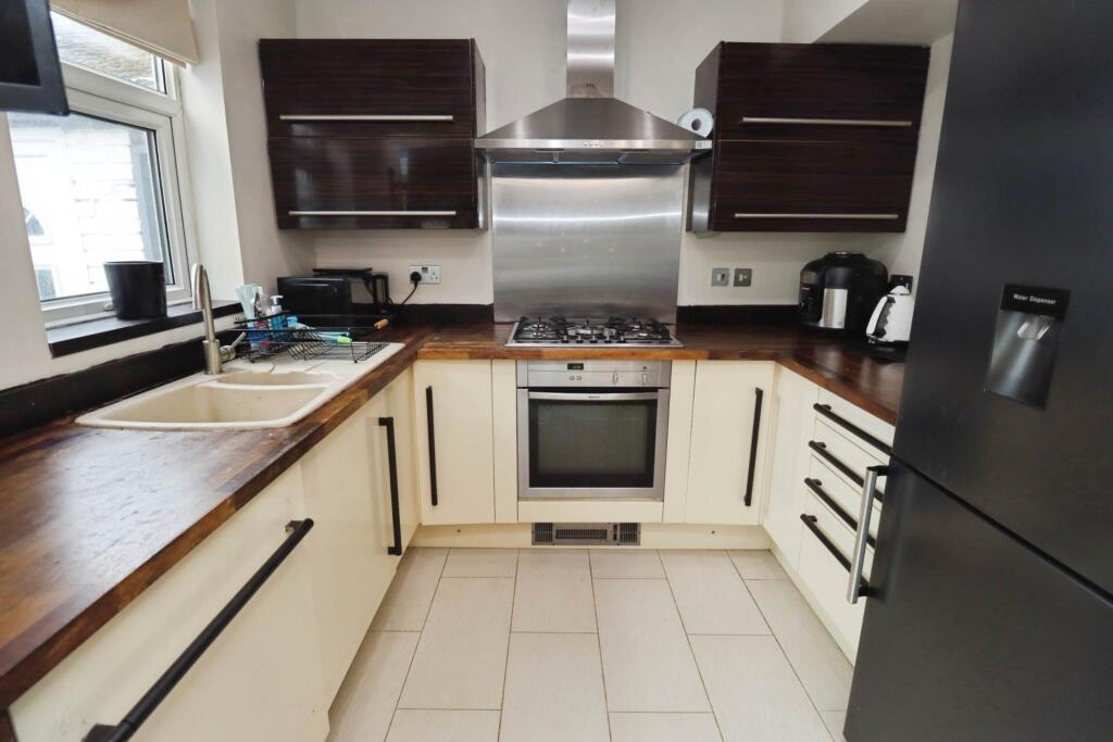 Raeburn Avenue, Bromborough photo 4