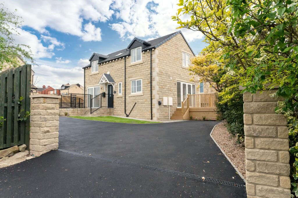 Main image of property: 4 Carr Lane, Middlestown, WF4