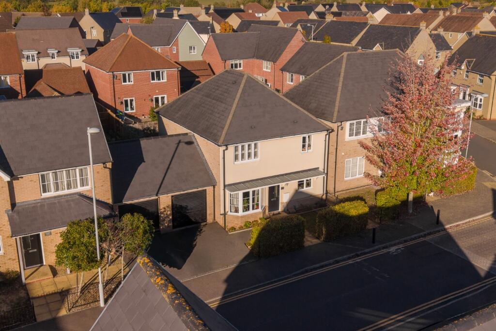 4-bed detached on Hogsden Leys, St. Neots, Cambridgeshire, PE19 6AD, £450,000