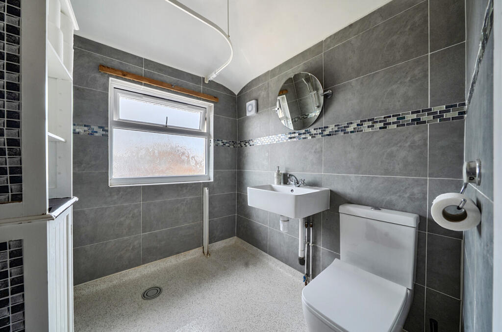 Headlands Grove, Stratton St Margaret, Swindon, SN2 photo 4