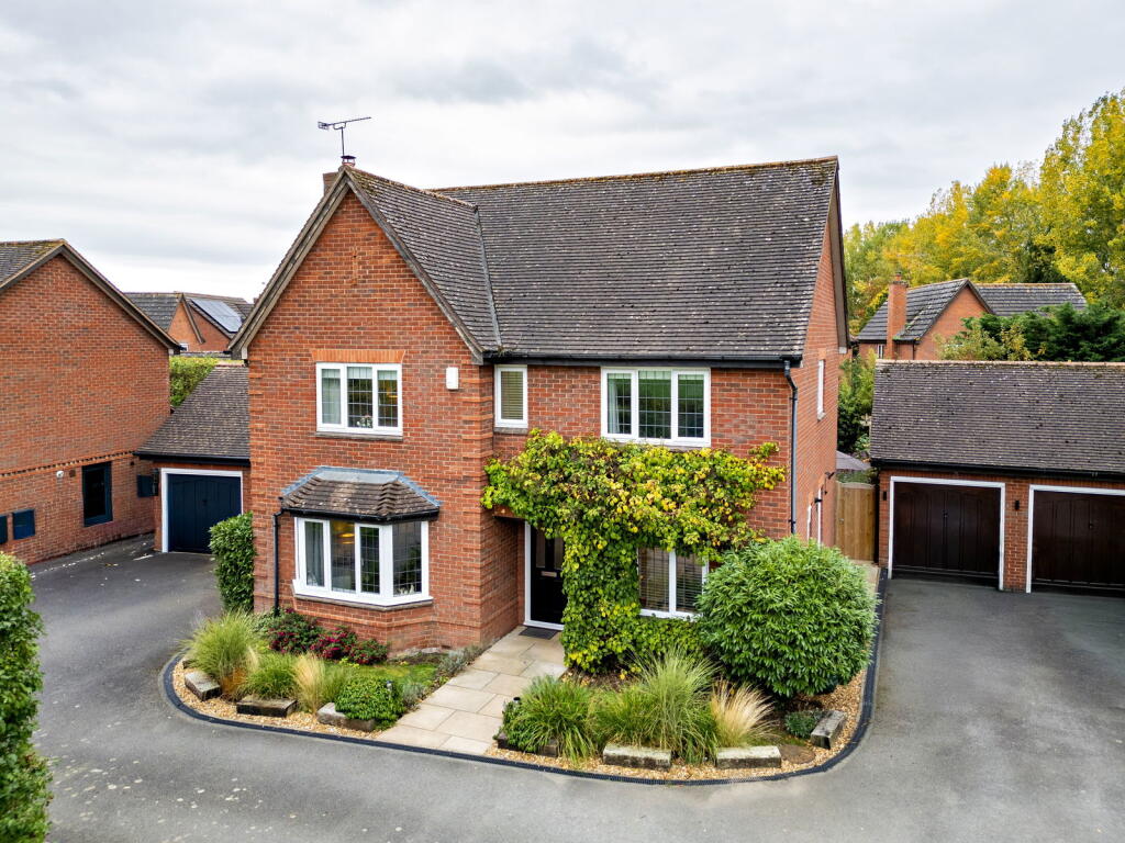 Main image of property: Kenning Close, Long Itchington, CV47 9SD