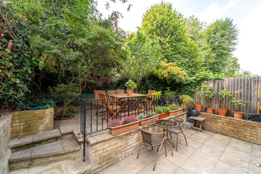 House in London - View 2