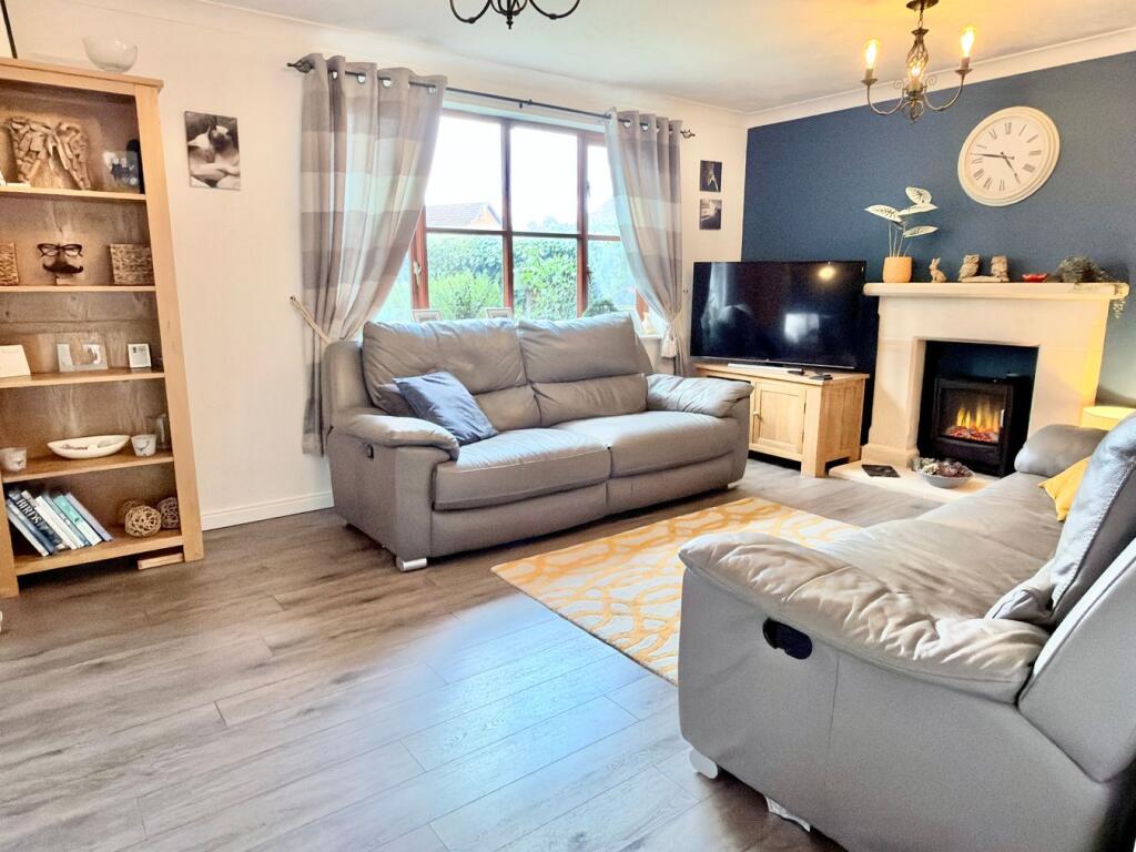 House in Tewkesbury, Priors Park - View 4