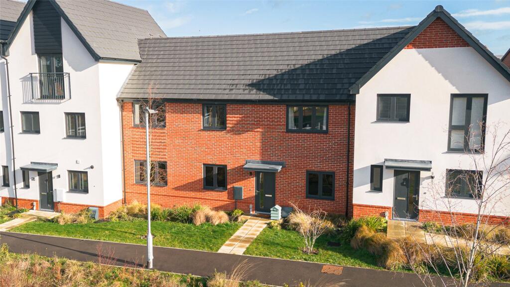 2-bed terraced on Collins Walk, Crowthorne, Berkshire, RG45, £350,000