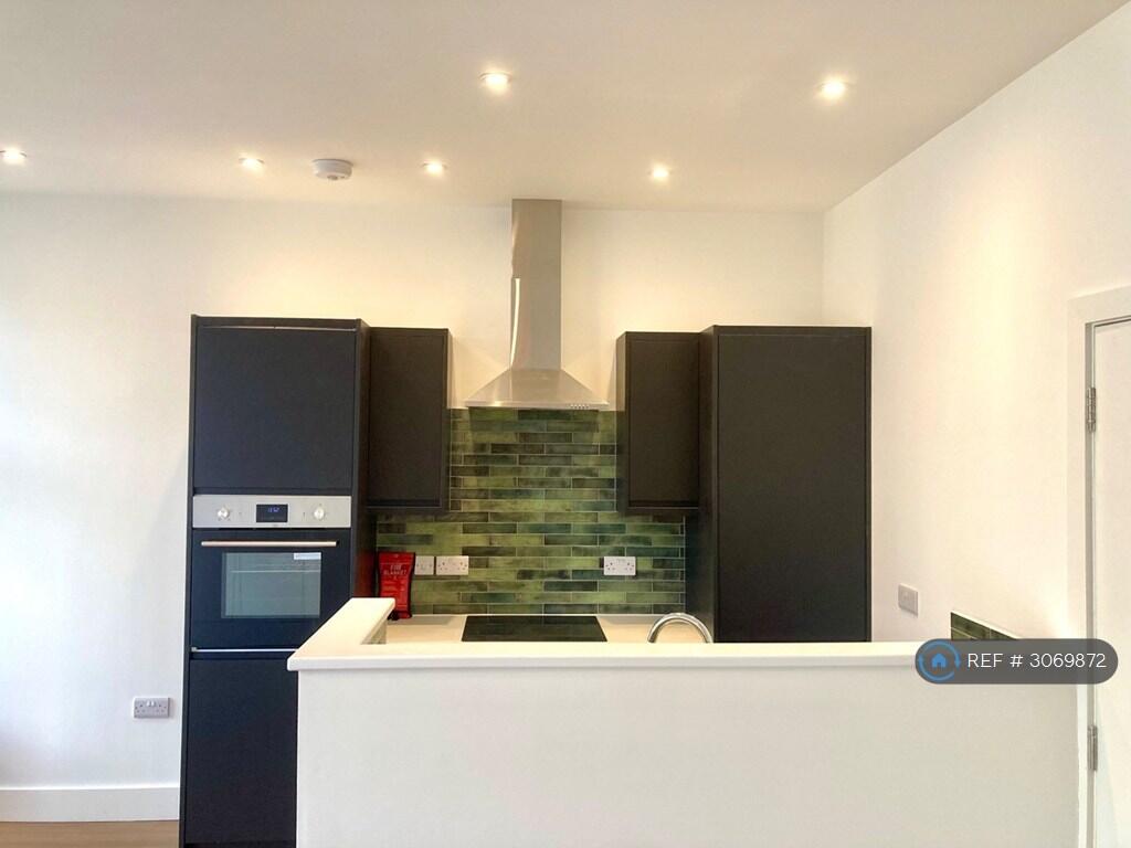 Apartment in Scarborough, The Old Town - View 3