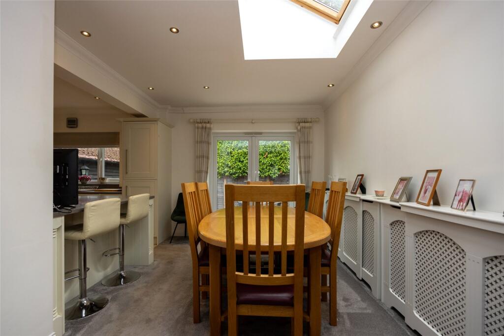 House in Guildford, Worplesdon - View 5