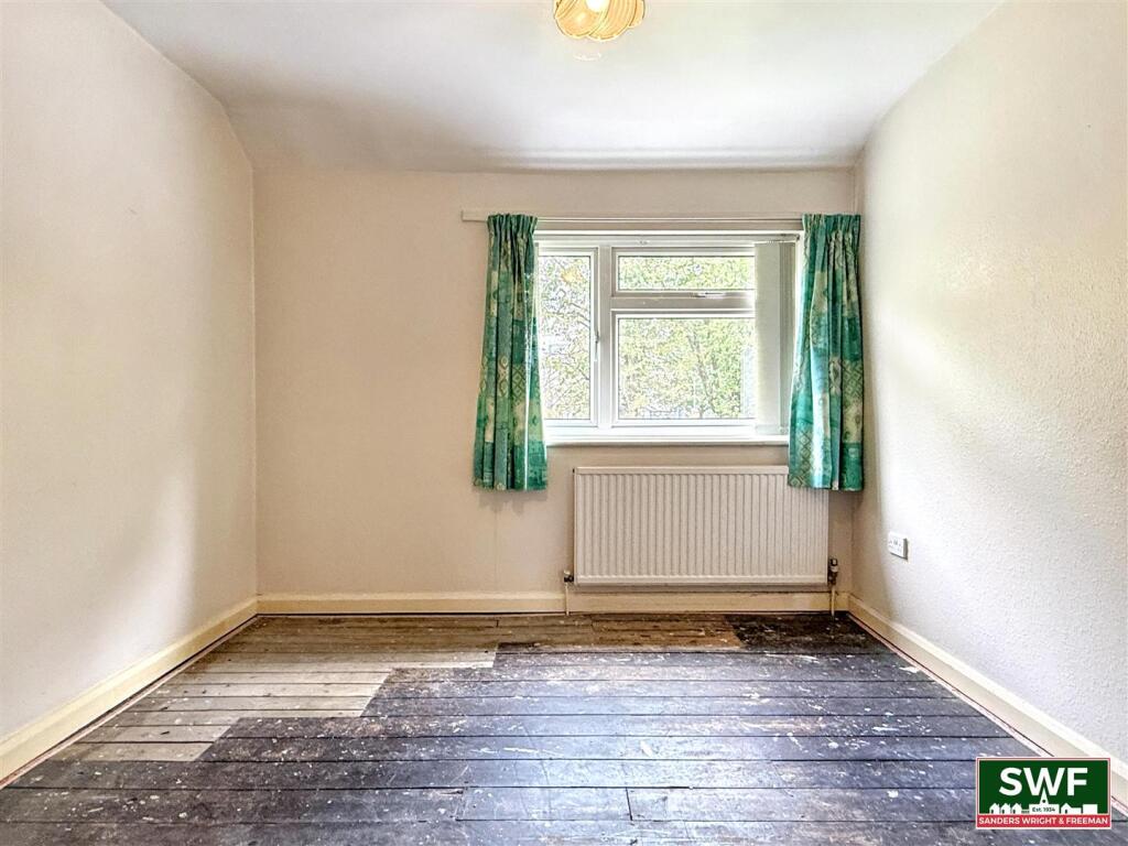 House in Wolverhampton, West Midlands - More