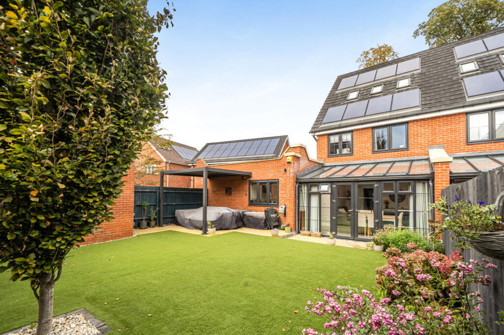 House in High Wycombe, Daws Hill - View 5