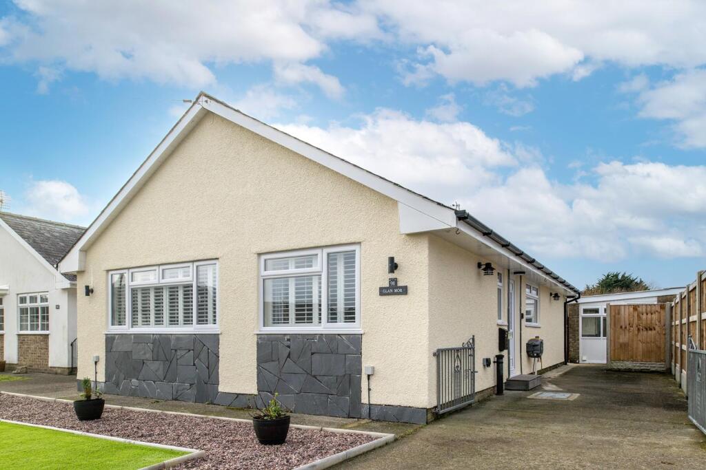 2-bed detached on Cefn Y Gader, Morfa Bychan, Porthmadog, £275,000