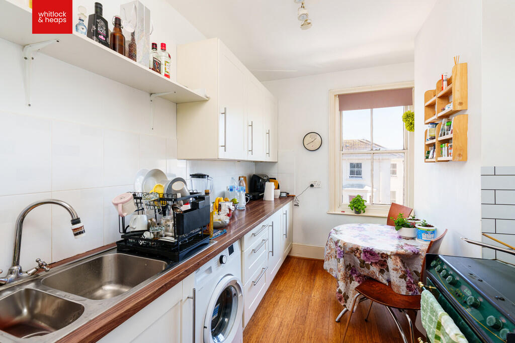 Apartment in Hove, Brighton and Hove - View 2