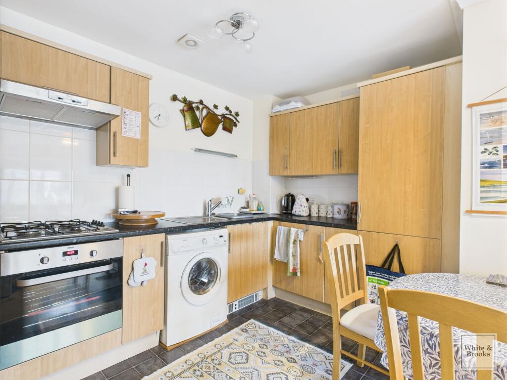 Apartment in Chichester, Tangmere - View 3