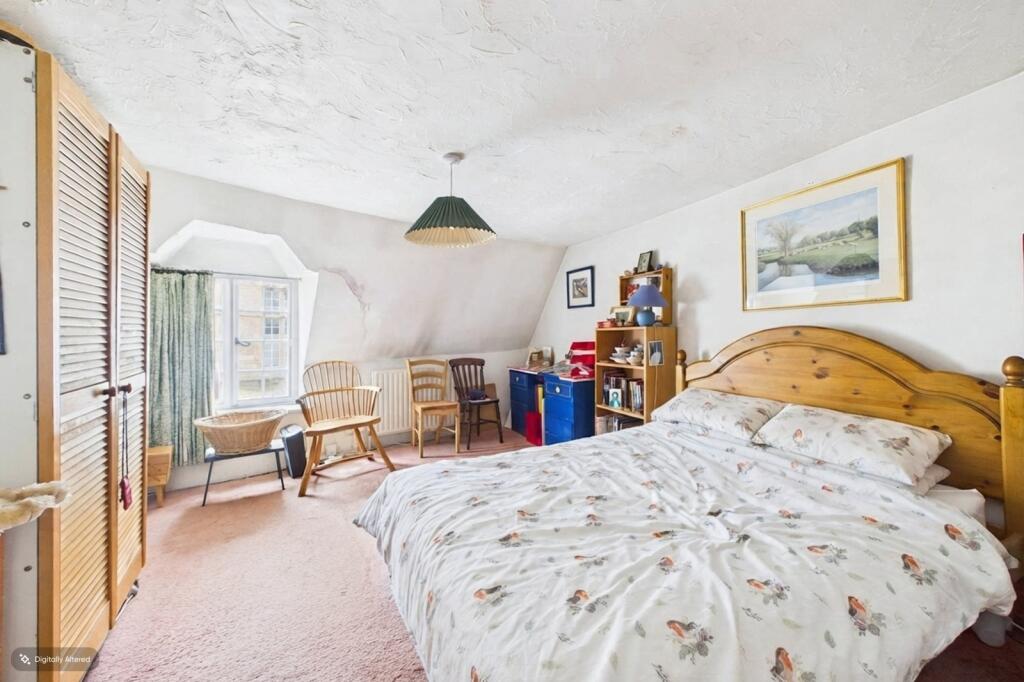 House in Oundle, North Northamptonshire - More