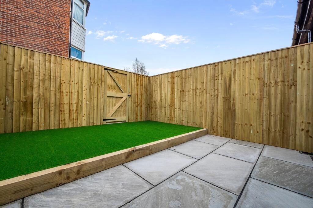 House in Stockport, Heaviley, Shaw Heath - View 5