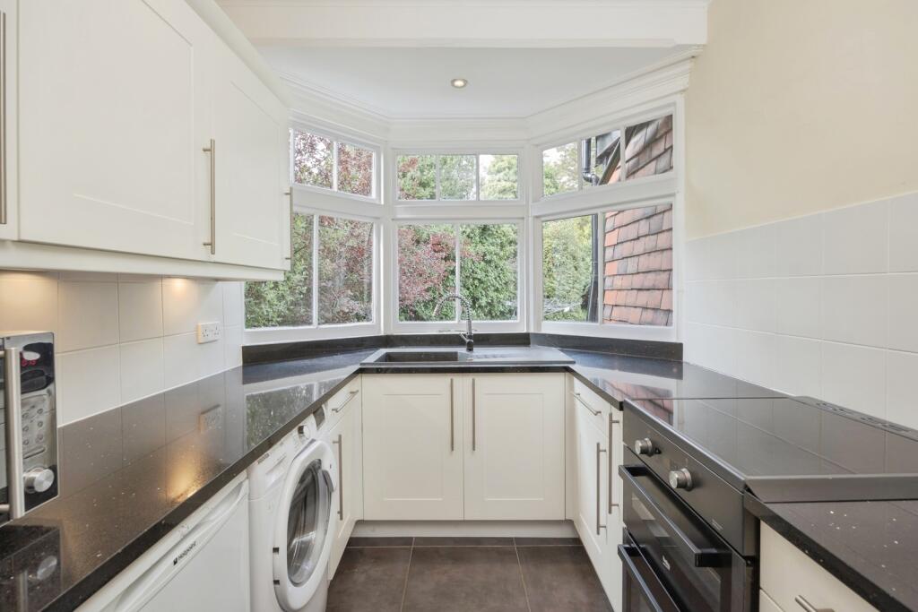 Apartment in Tunbridge Wells, Kent - View 4